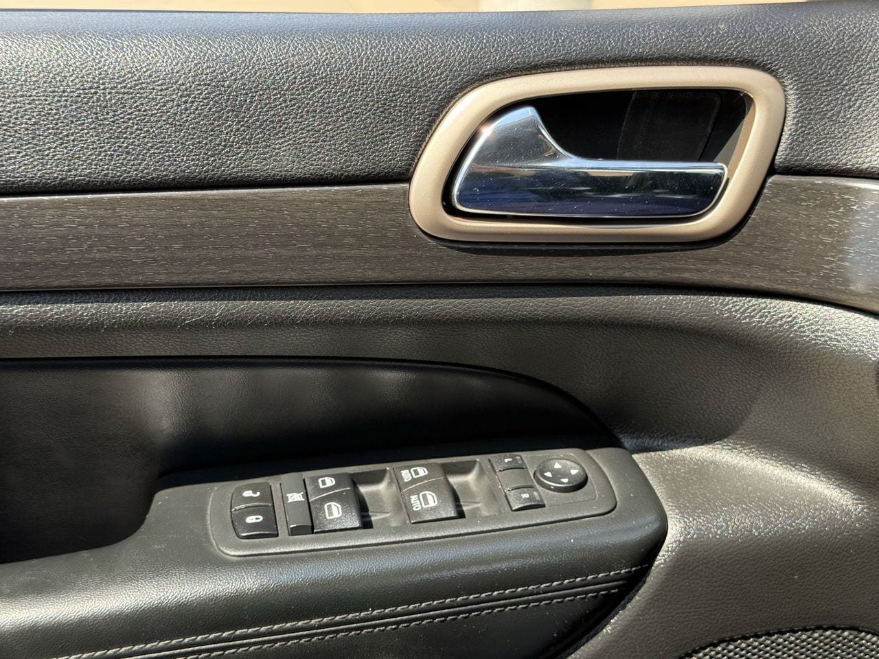 Used 2017 Jeep Grand Cherokee Laredo RWD image 23
