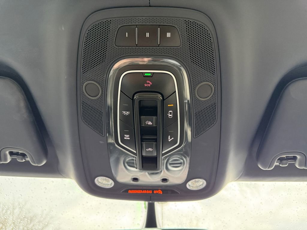 Used 2019 Bentley Bentayga image 24