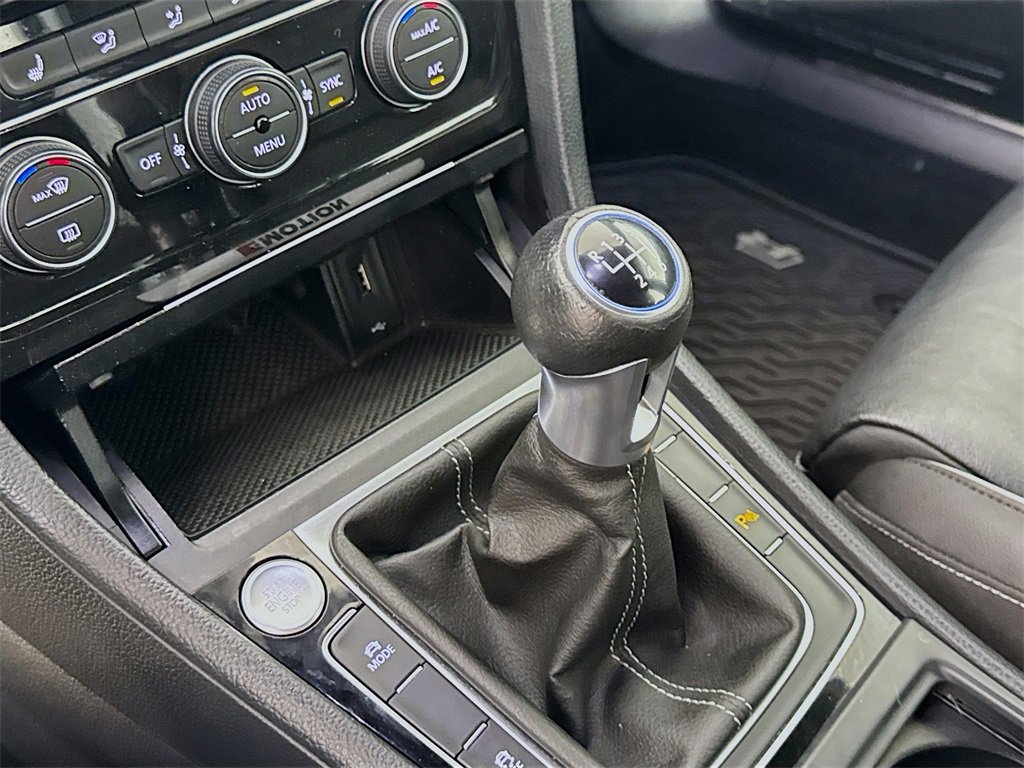 Used 2019 Volkswagen Golf R 4-Door image 17