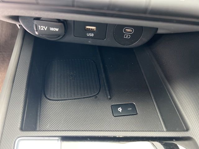 Used 2025 Hyundai Elantra SEL image 23