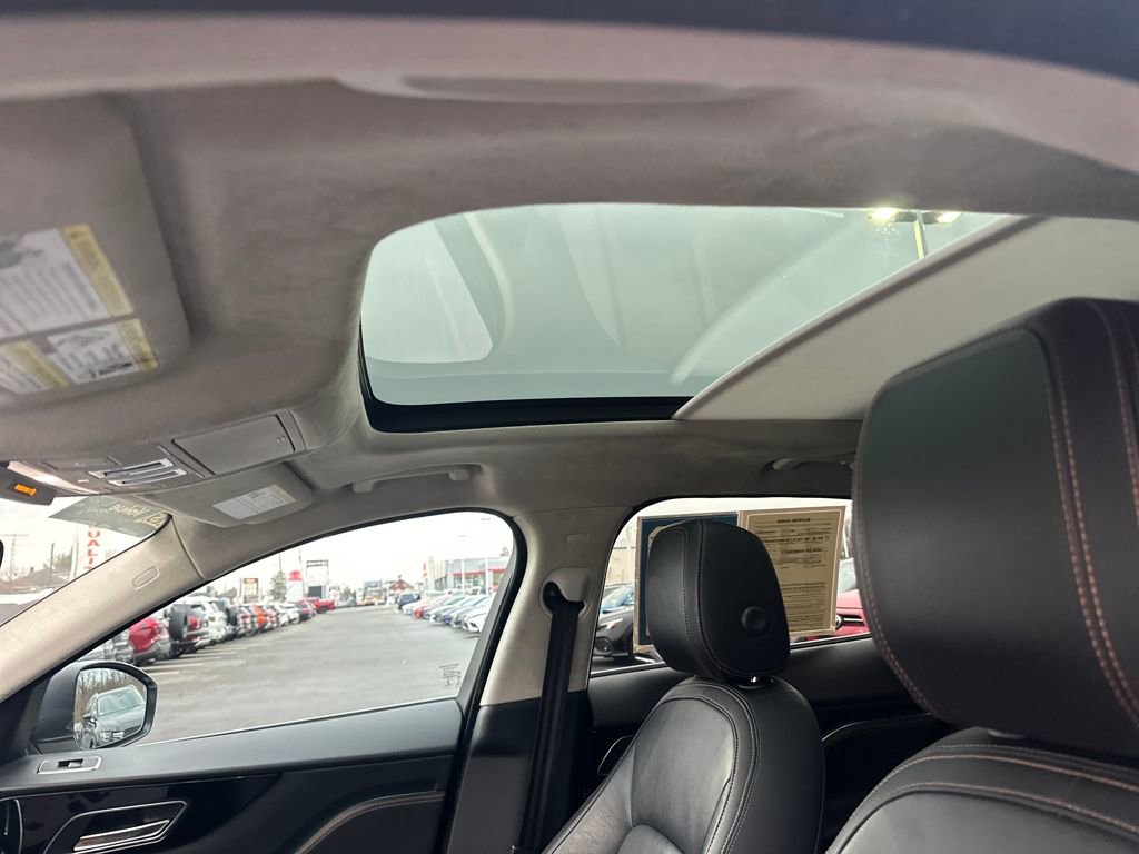 Used 2020 Jaguar F-PACE Prestige image 25