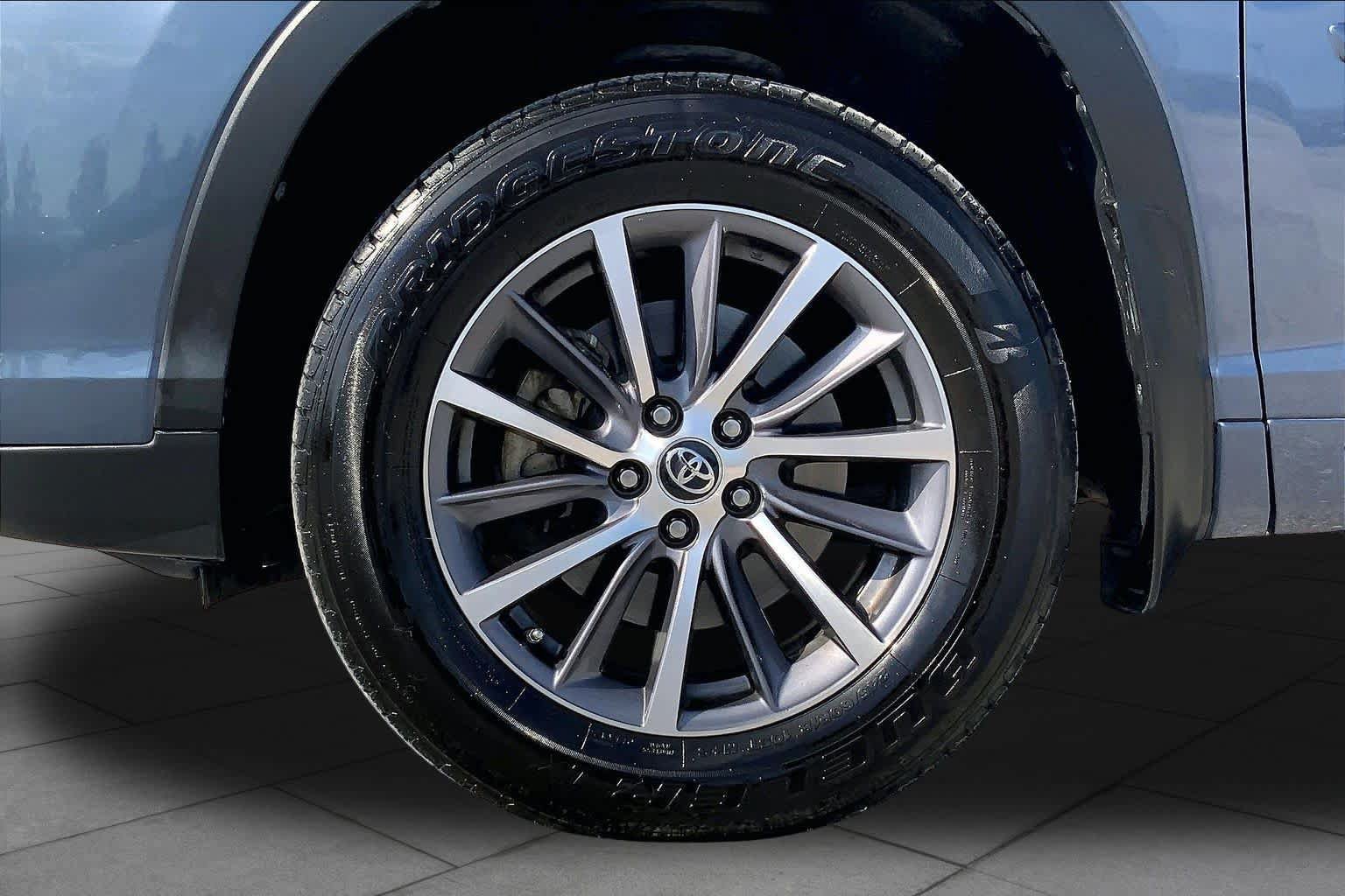 Used 2018 Toyota Highlander XLE FWD image 11