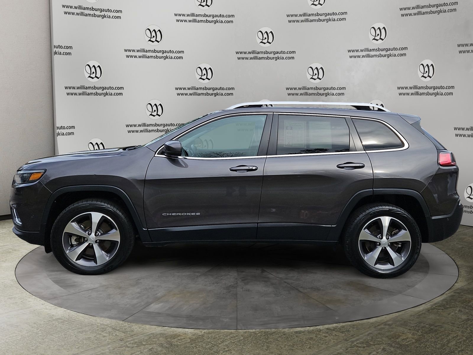 Used 2021 Jeep Cherokee Limited w/ Elite Package image 2