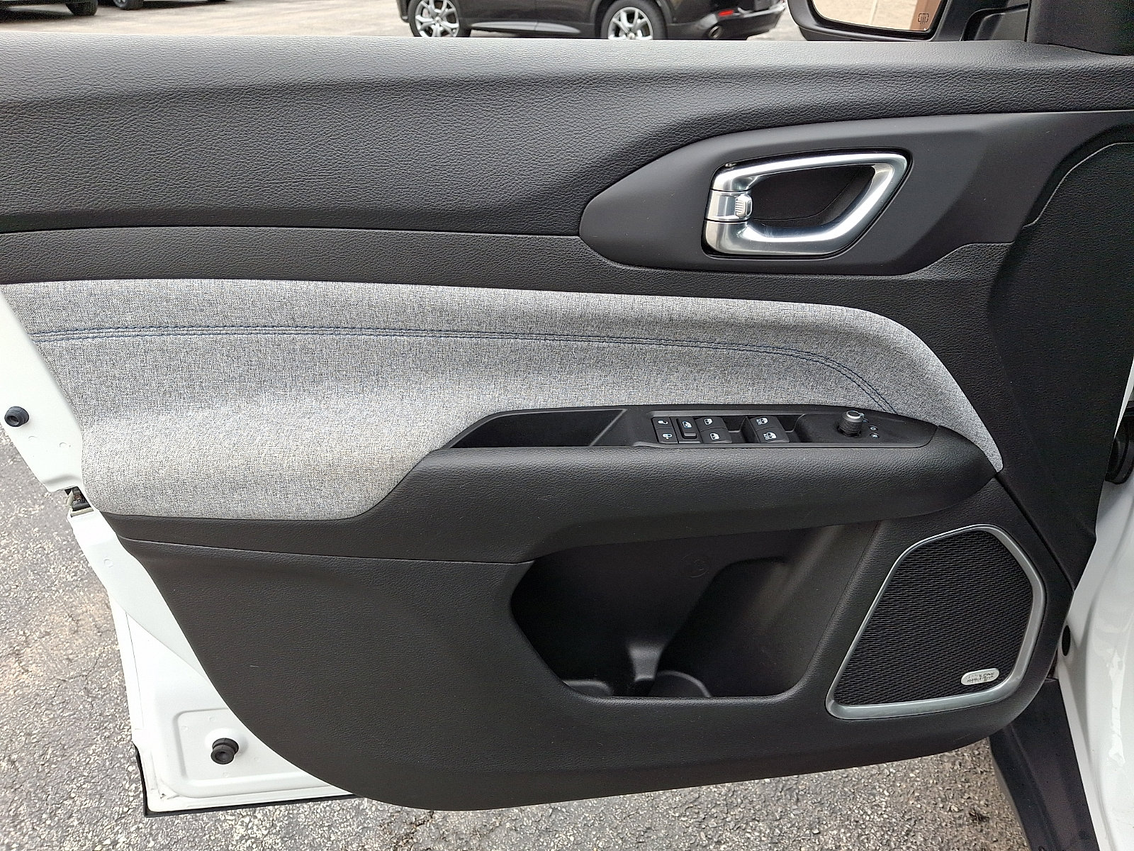 Used 2022 Jeep Compass Latitude w/ Sun and Sound Group image 14