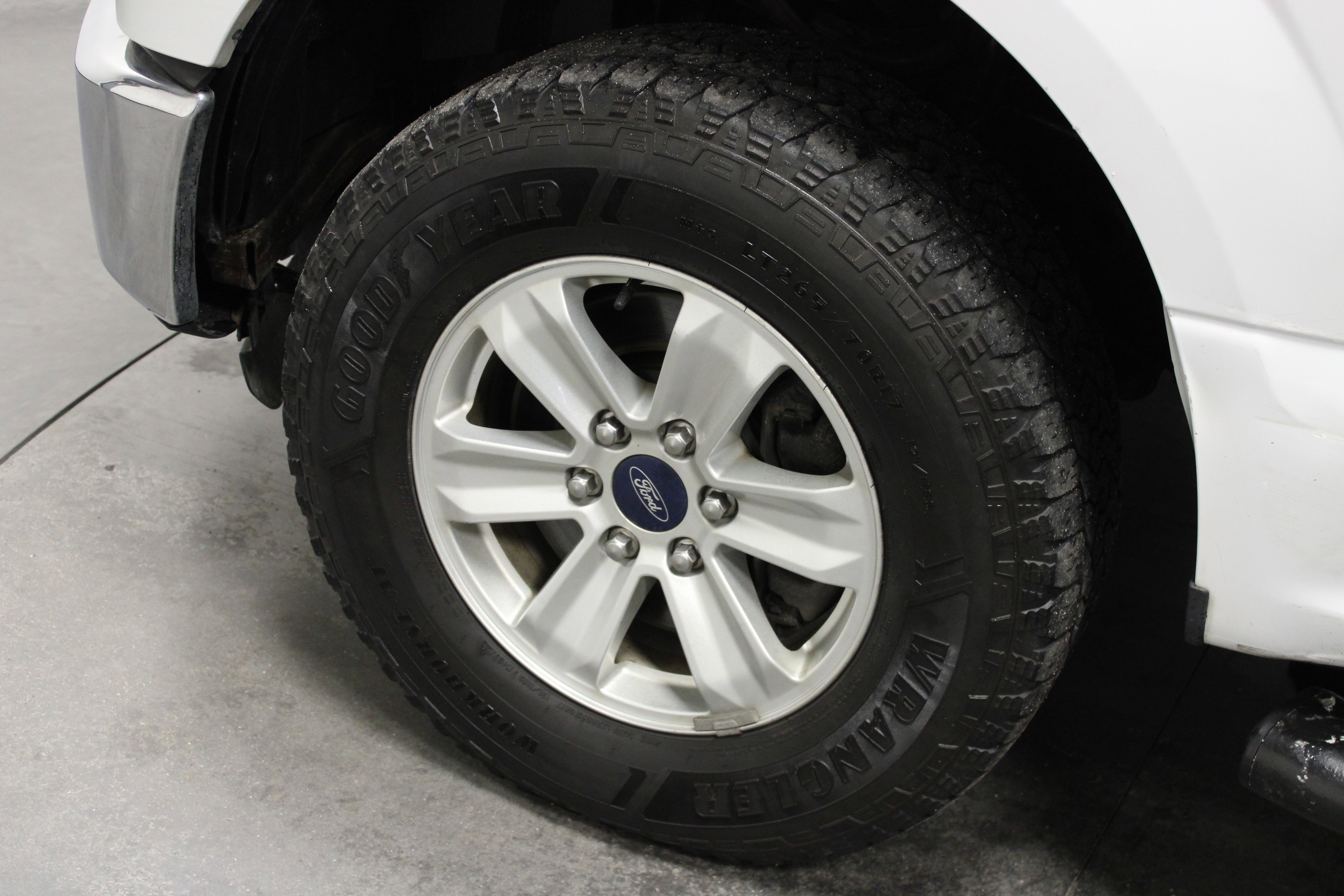 Used 2015 Ford F150 XLT AWD/4WD image 9