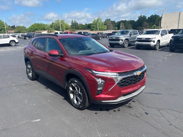 Used 2024 Chevrolet Trax LT w/ Driver Confidence Package FWD image 4