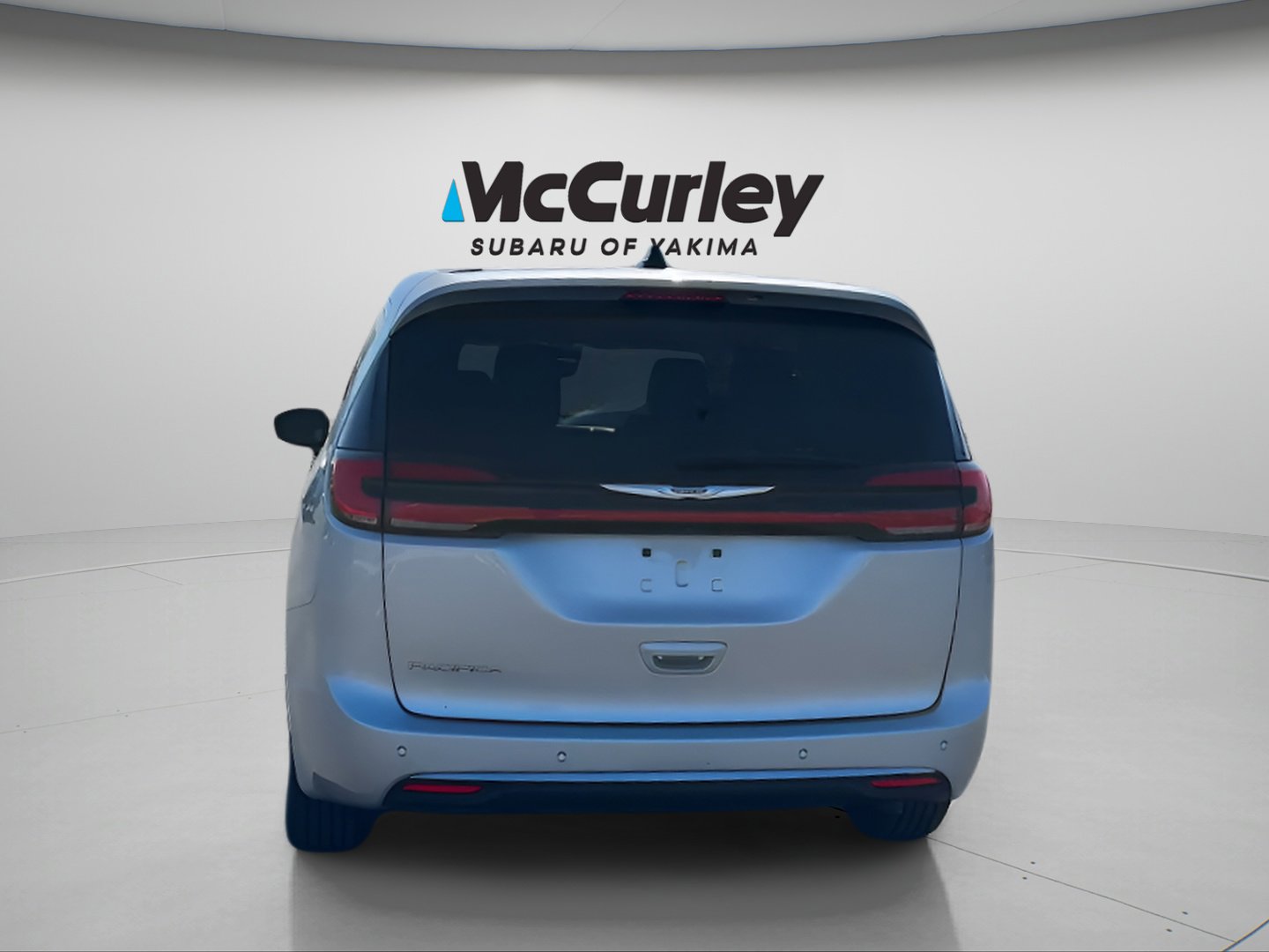 Used 2023 Chrysler Pacifica Touring-L image 4