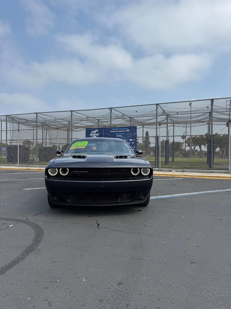 Used 2018 Dodge Challenger SXT image 3