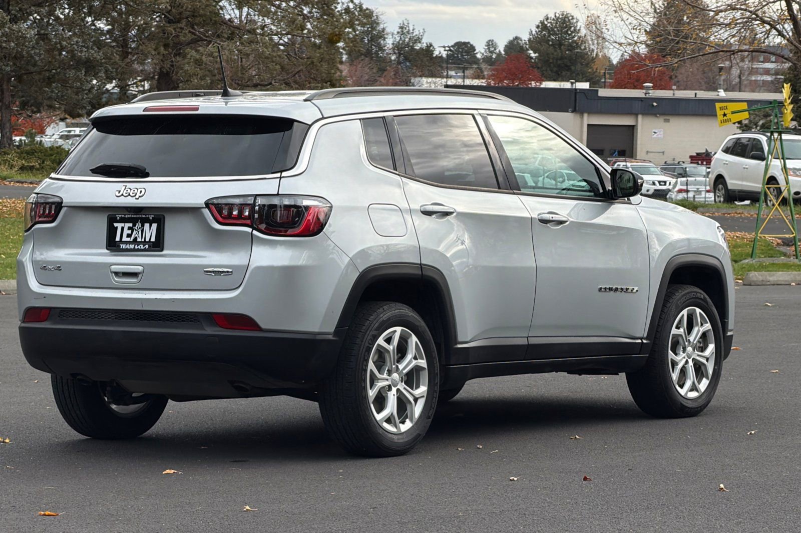 Used 2024 Jeep Compass Latitude image 4