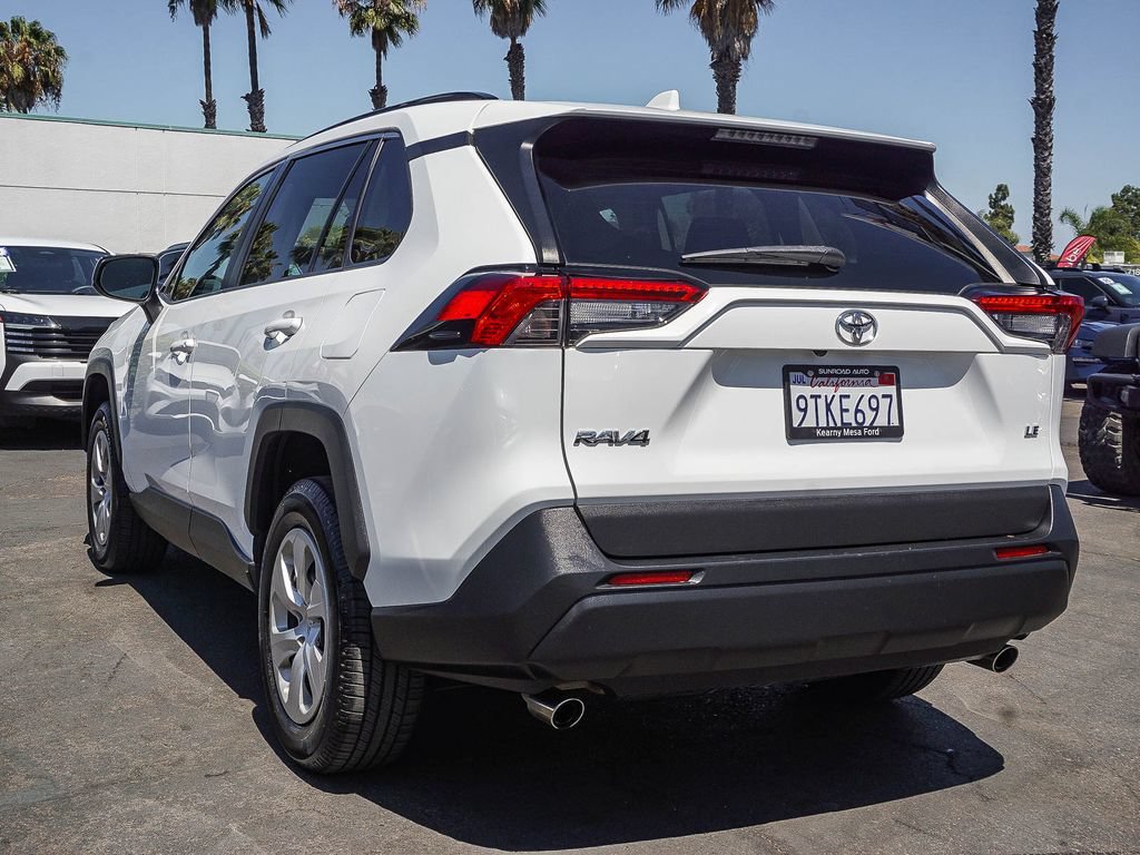 Used 2021 Toyota RAV4 LE FWD image 5