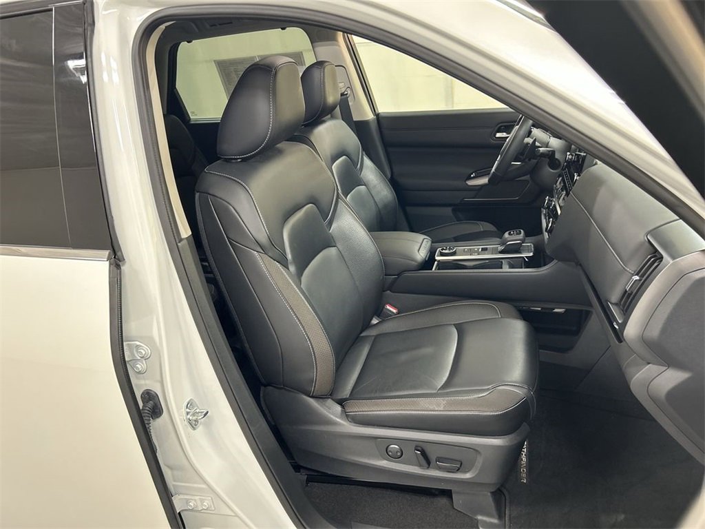 Used 2024 Nissan Pathfinder SL w/ SL Premium Package image 25