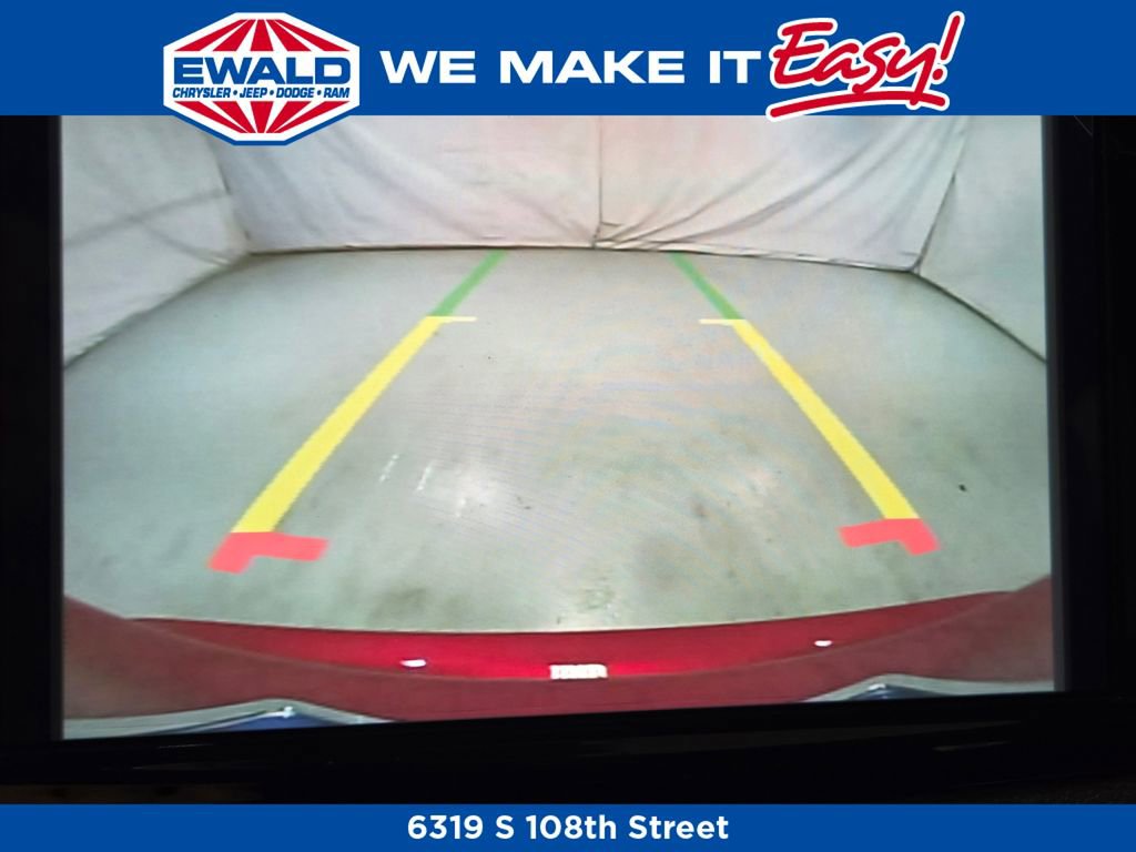 New 2026 Chrysler Pacifica Select image 3