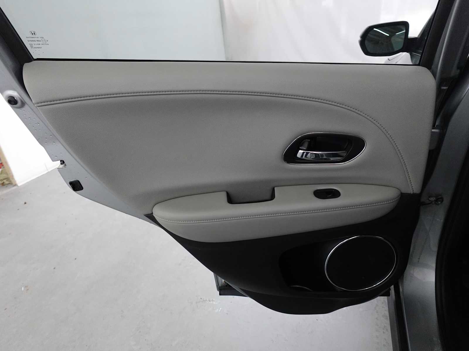 Used 2017 Honda HR-V EX-L image 25