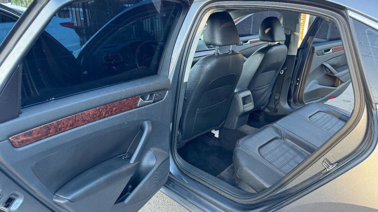 Used 2012 Volkswagen Passat 2.5 SEL Premium image 15
