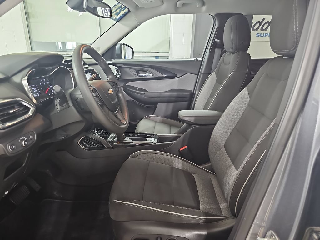 Certified 2021 Chevrolet TrailBlazer LT w/ Convenience Package FWD image 18