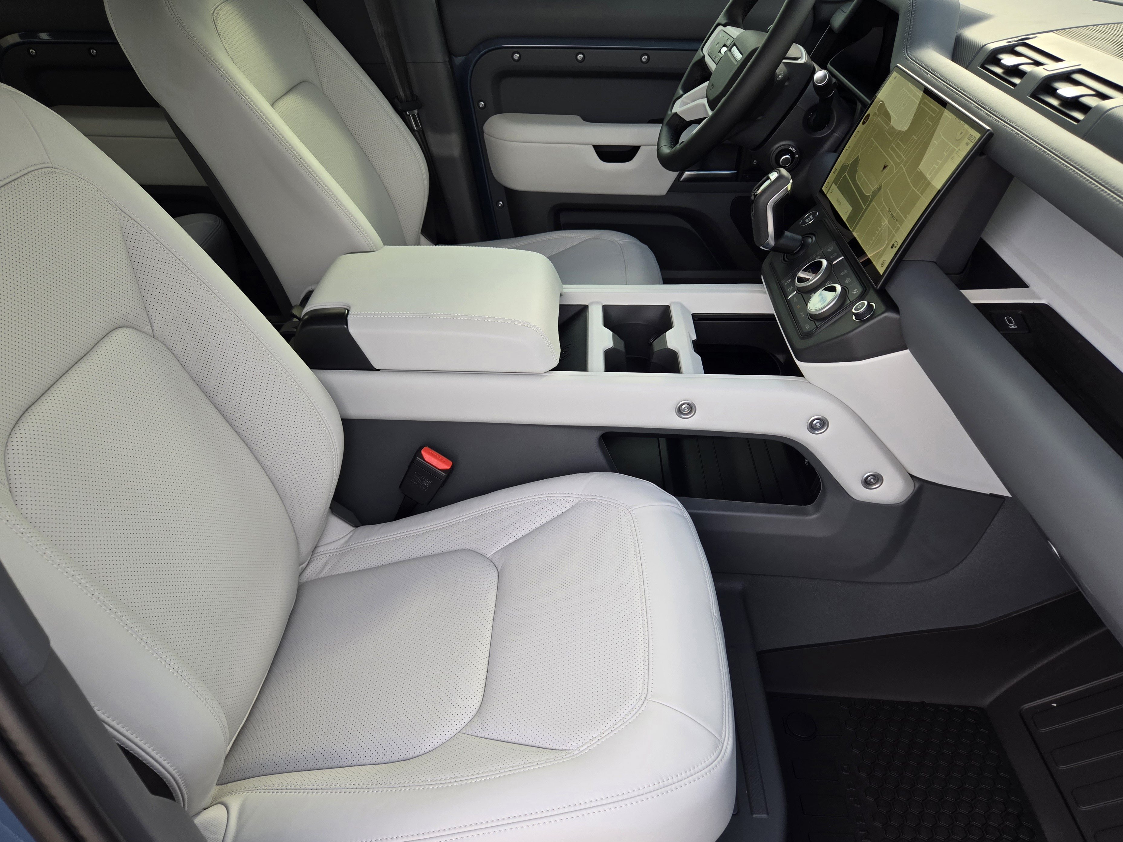 New 2026 Land Rover Defender 110 X-Dynamic SE AWD/4WD image 13