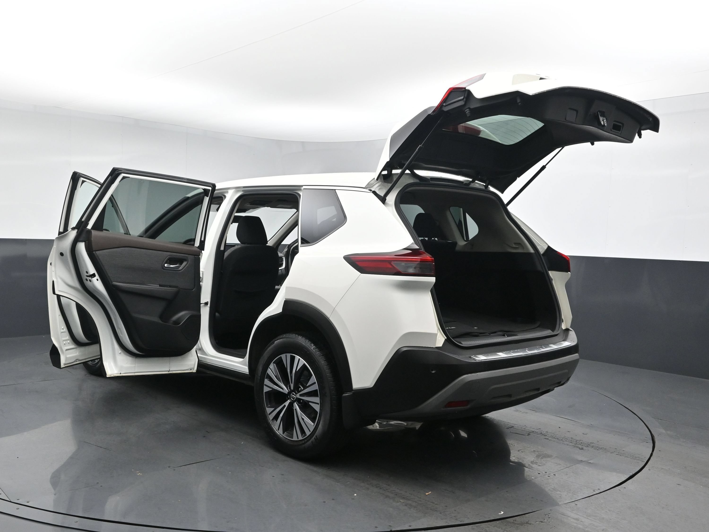 Used 2021 Nissan Rogue SV AWD/4WD image 26