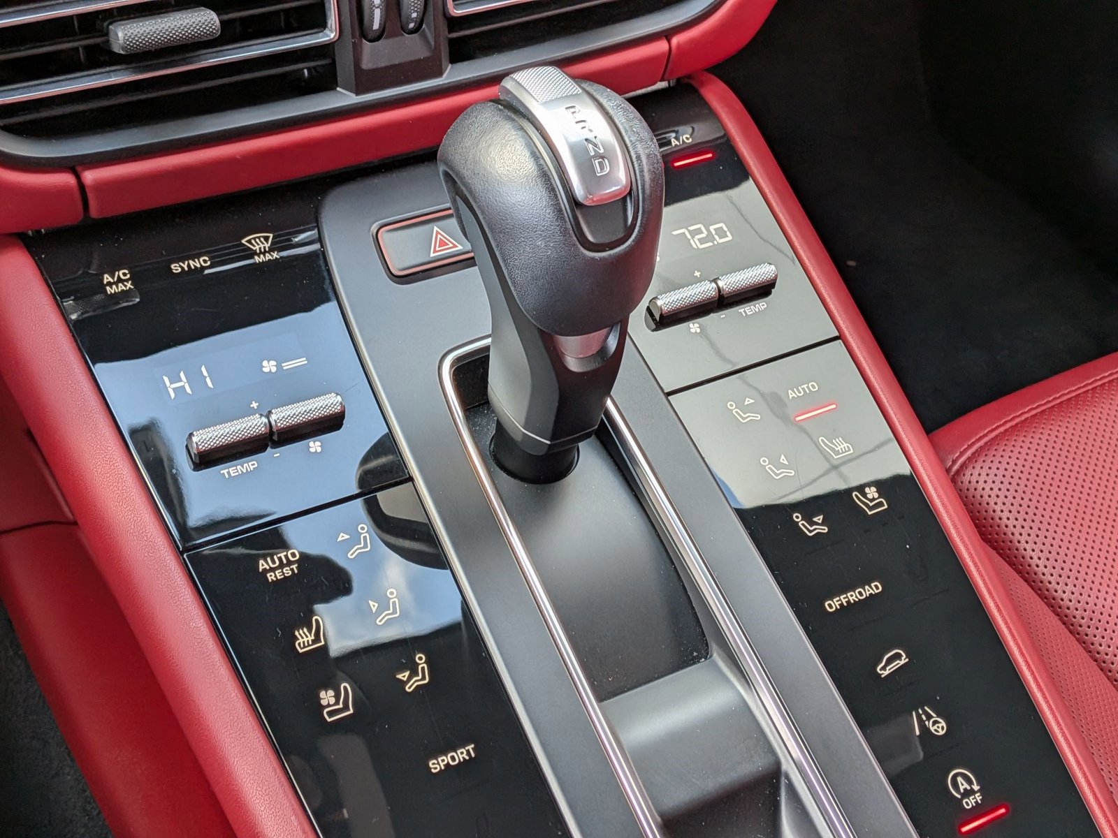 Certified 2024 Porsche Macan image 22