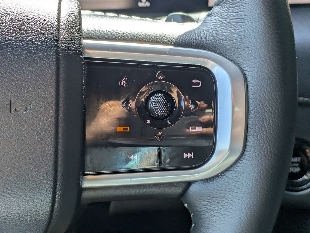 Used 2025 Nissan Armada Platinum w/ Convenience Package RWD image 28