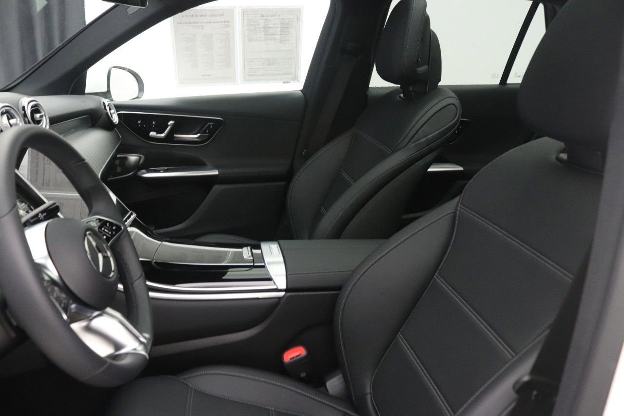 Used 2026 Mercedes-Benz GLC 300 image 33