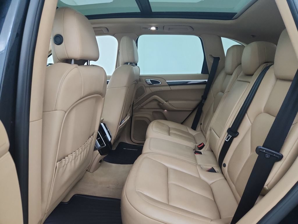 Used 2016 Porsche Cayenne AWD/4WD image 25