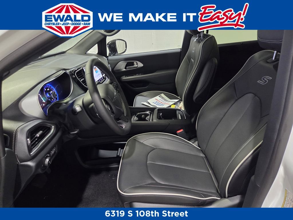 New 2026 Chrysler Pacifica Limited w/ S Appearance Package image 8