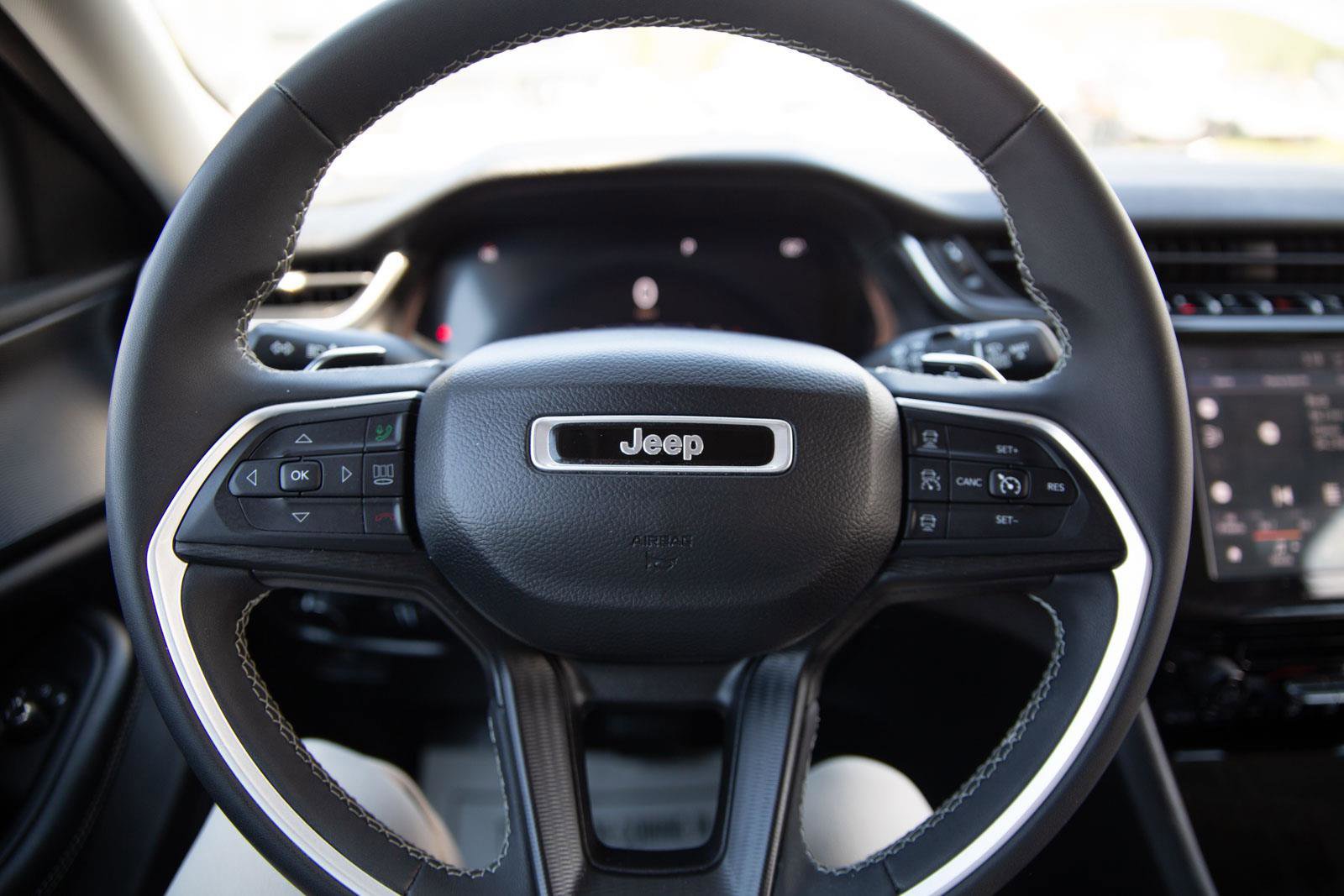 Used 2023 Jeep Grand Cherokee L Laredo AWD/4WD image 11