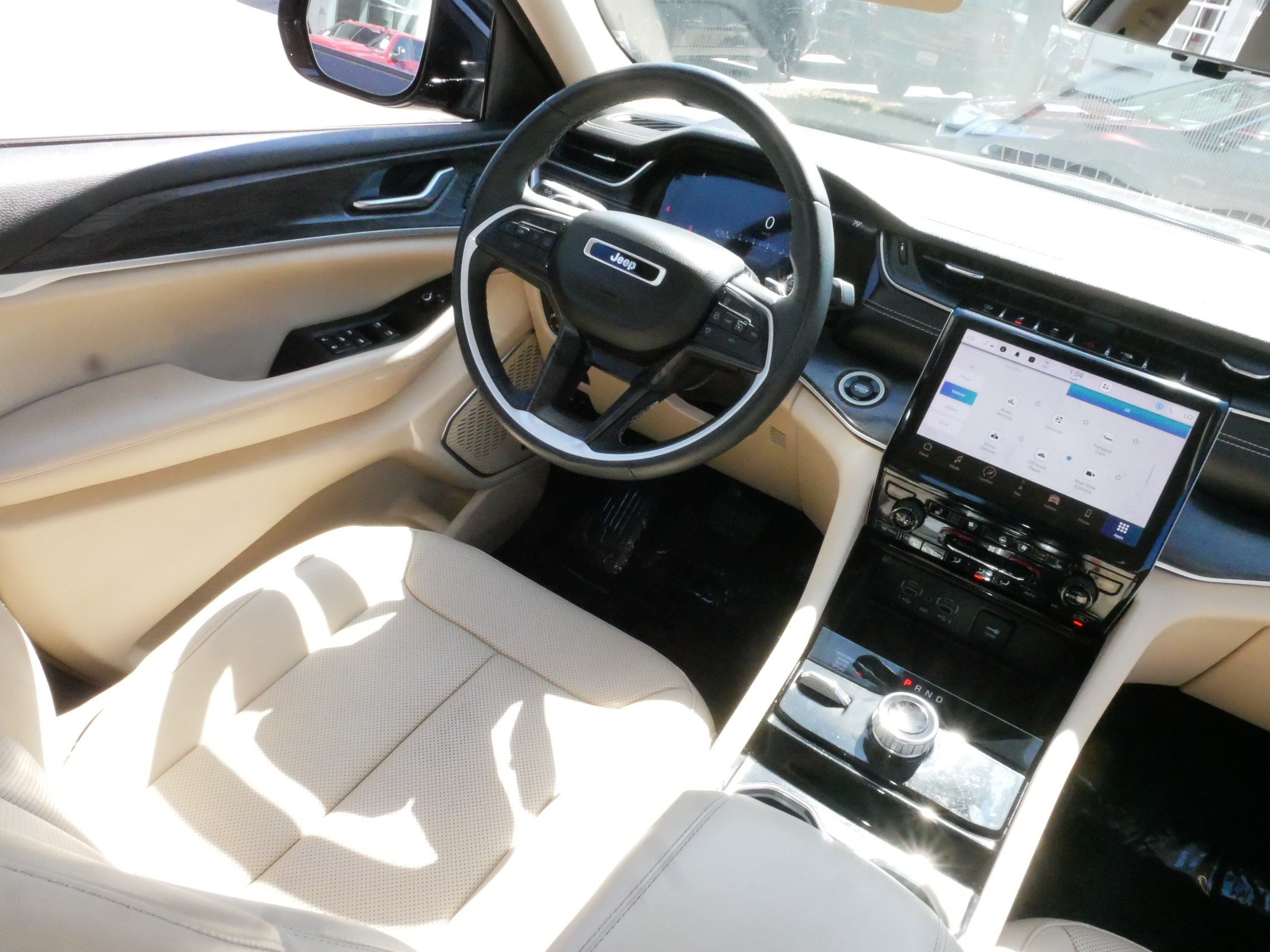 Used 2022 Jeep Grand Cherokee Limited w/ Luxury Tech Group II AWD/4WD image 9
