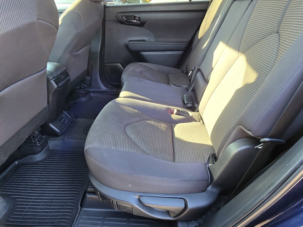 Used 2023 Toyota Highlander L image 14