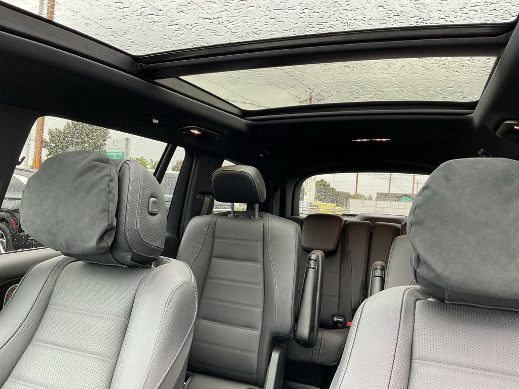 Used 2025 Mercedes-Benz GLS 580 4MATIC image 12