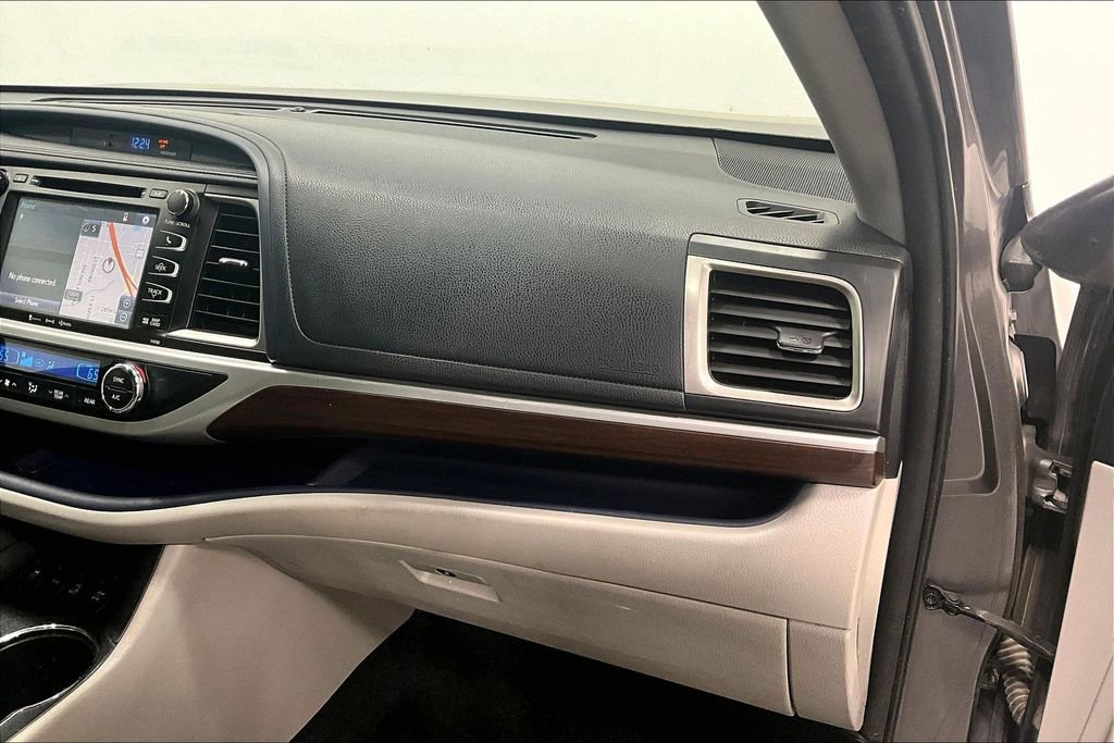 Used 2016 Toyota Highlander Limited Platinum image 12
