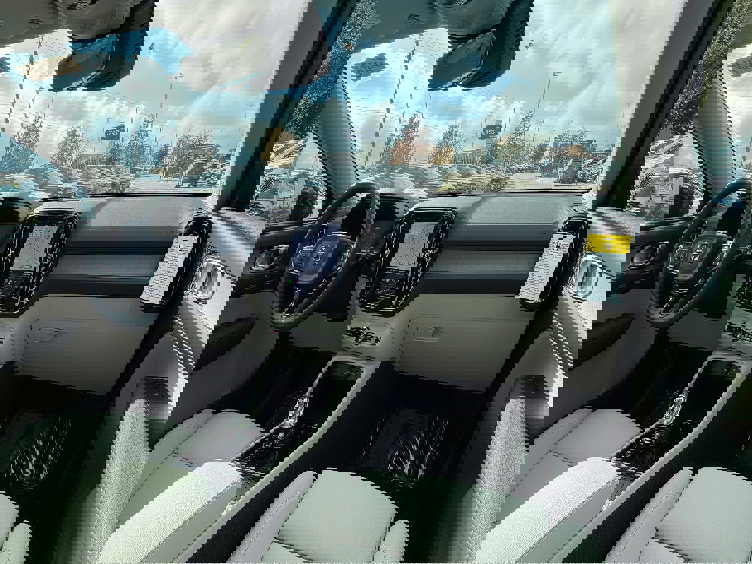 New 2026 Volvo XC40 B4 Plus w/ Protection Package Premier image 10