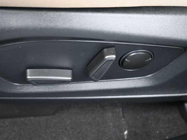 Used 2022 Ford Explorer XLT image 12