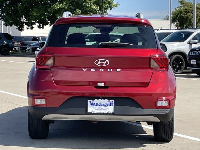 Used 2024 Hyundai Venue SEL FWD image 5
