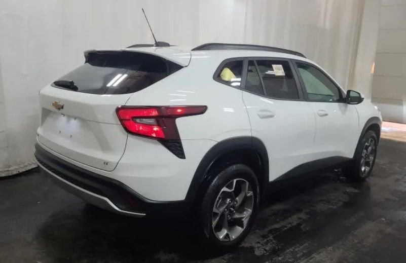 Used 2025 Chevrolet Trax LT image 4