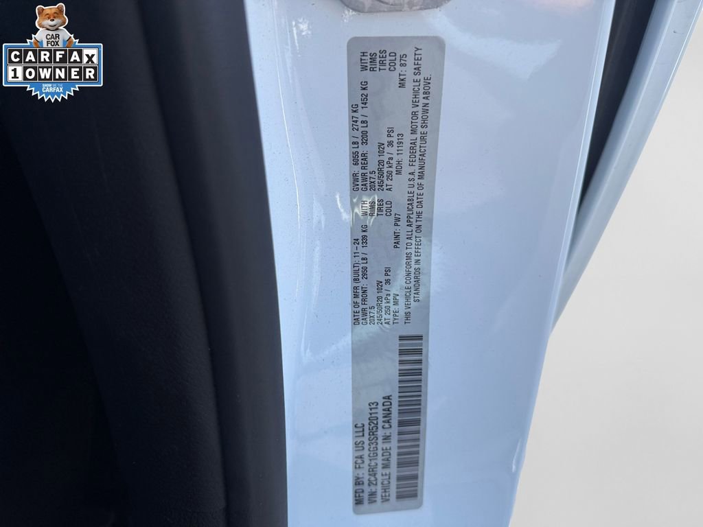 Used 2025 Chrysler Pacifica Limited image 24