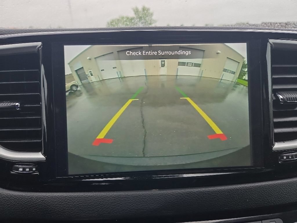 Used 2023 Chrysler Pacifica Touring-L FWD image 15