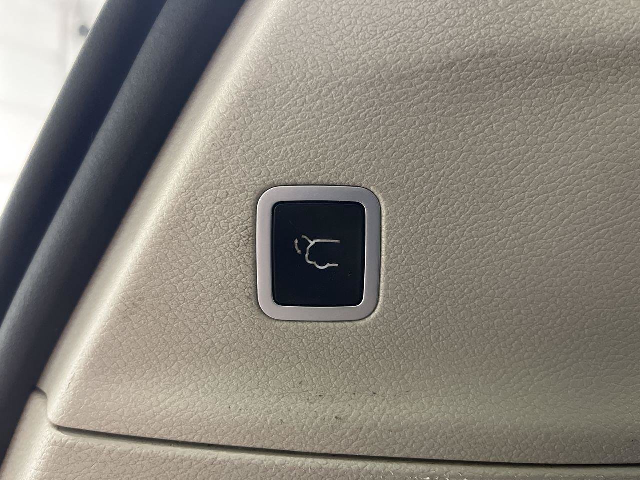 Used 2018 Chrysler Pacifica Limited FWD image 32