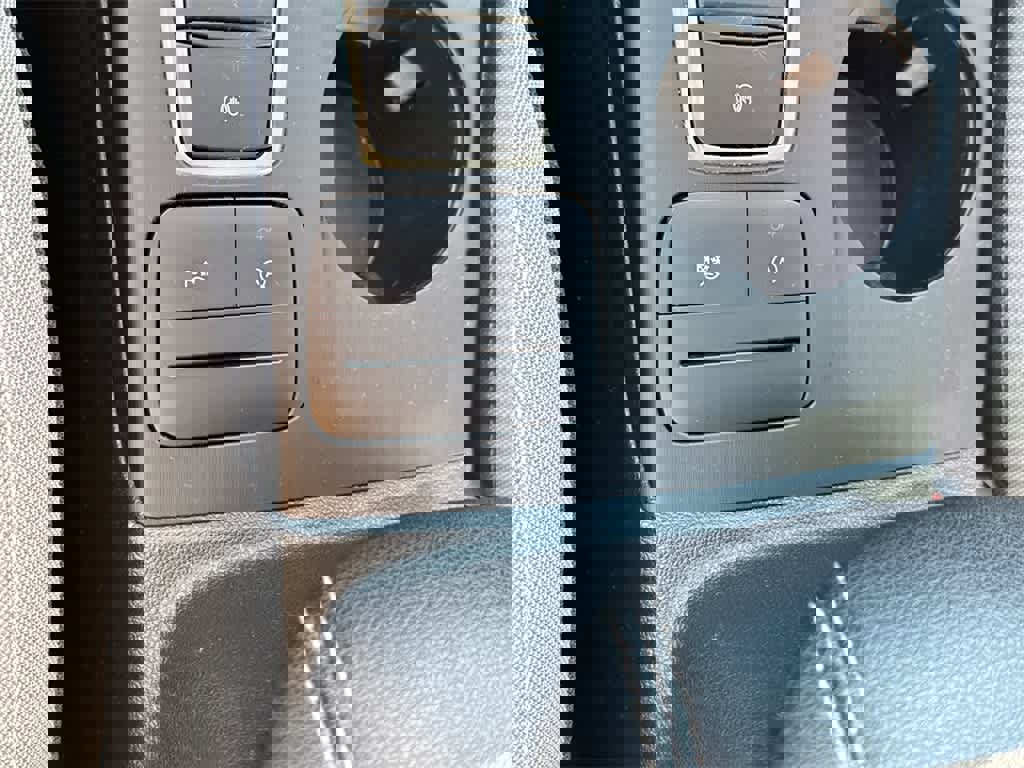 Certified 2021 Ford Escape SE w/ SE Sport Appearance Package image 31