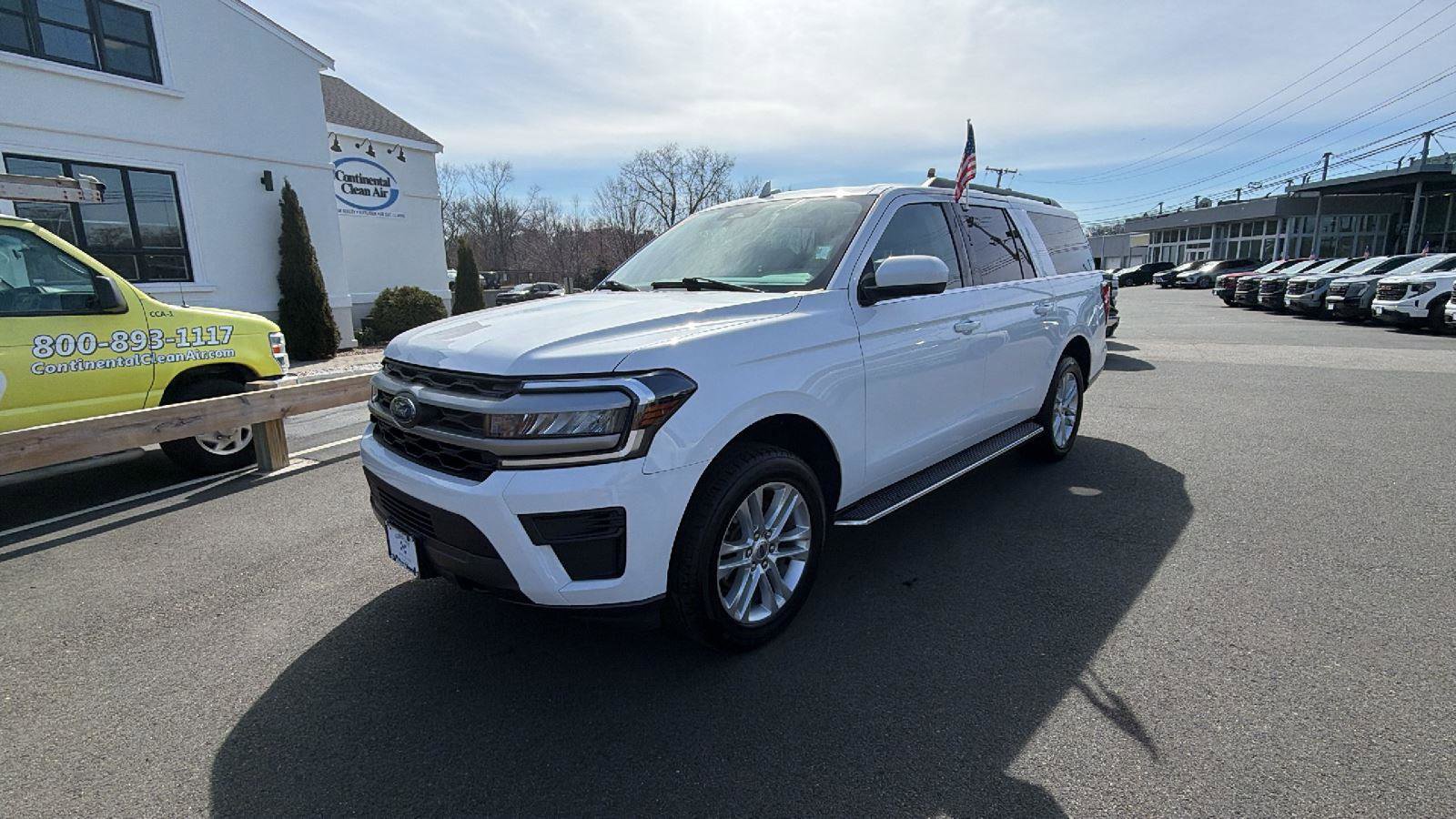 Used 2022 Ford Expedition Max XLT AWD/4WD image 3