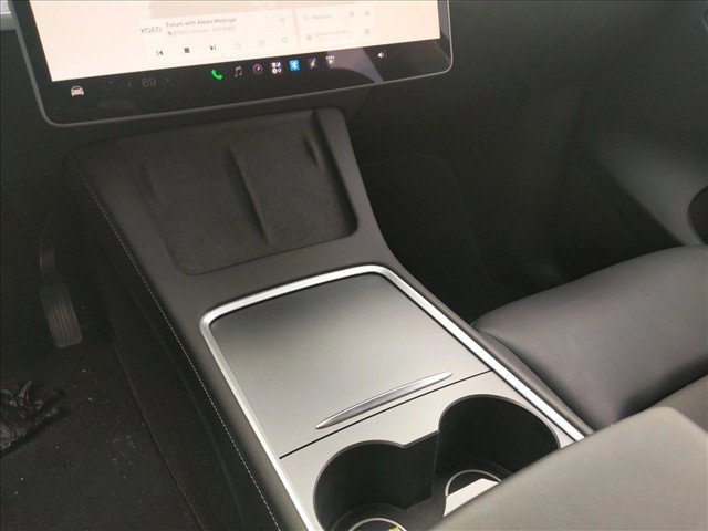 Used 2023 Tesla Model Y 2WD image 10