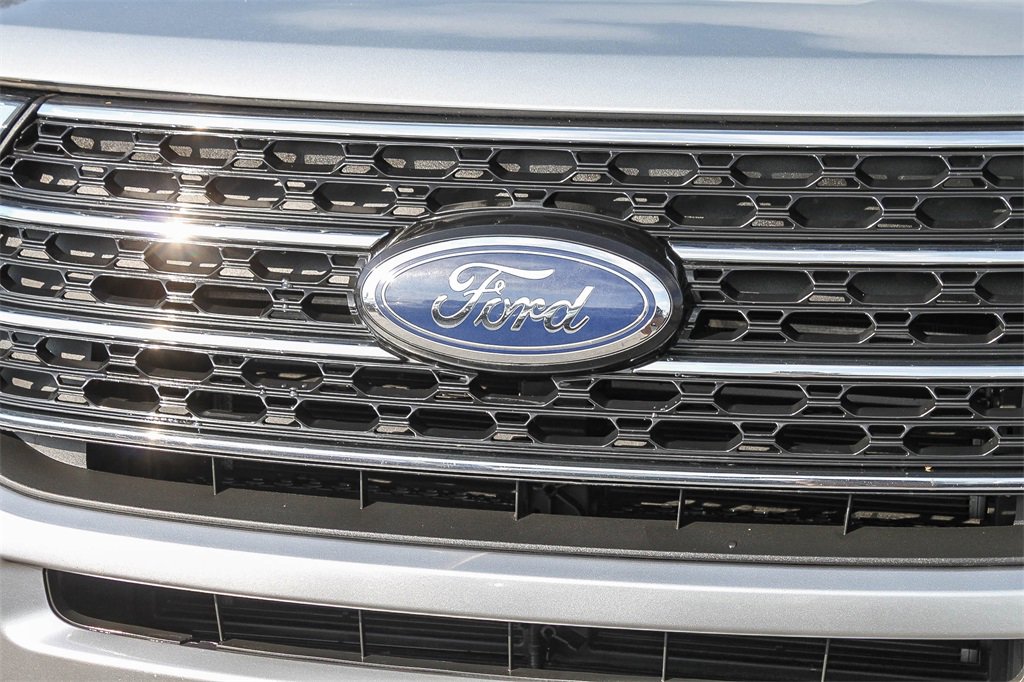 Used 2023 Ford Explorer XLT w/ Equipment Group 202A image 6