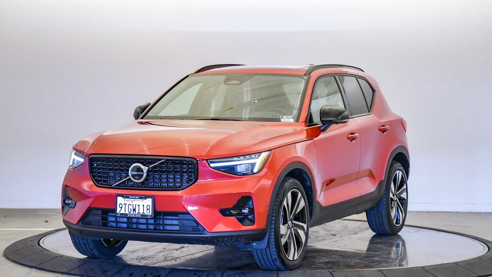 Certified 2025 Volvo XC40 B5 Ultra w/ Climate Package image 1
