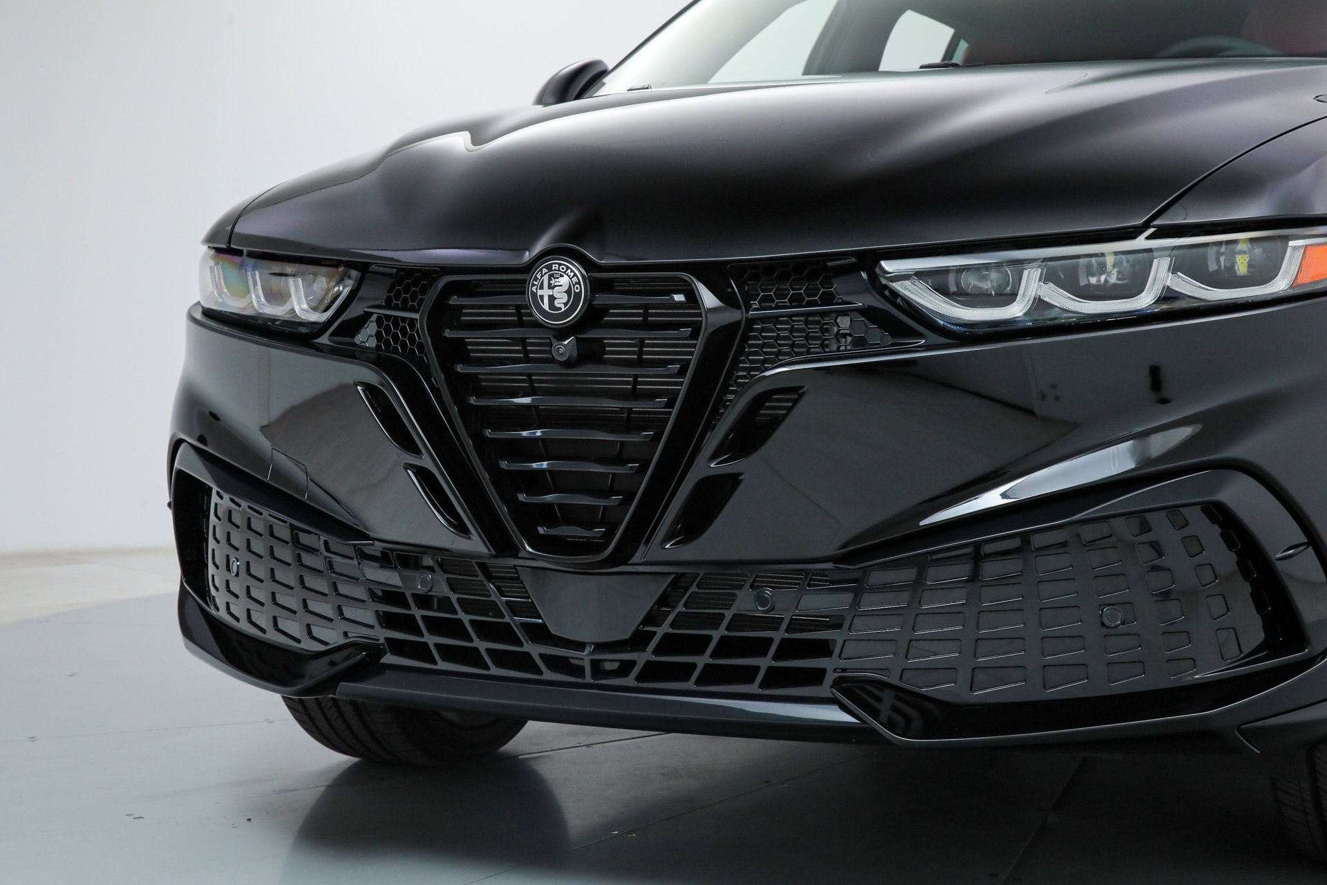 New 2026 Alfa Romeo Tonale Veloce w/ Quick Order Package 23H Volce image 9