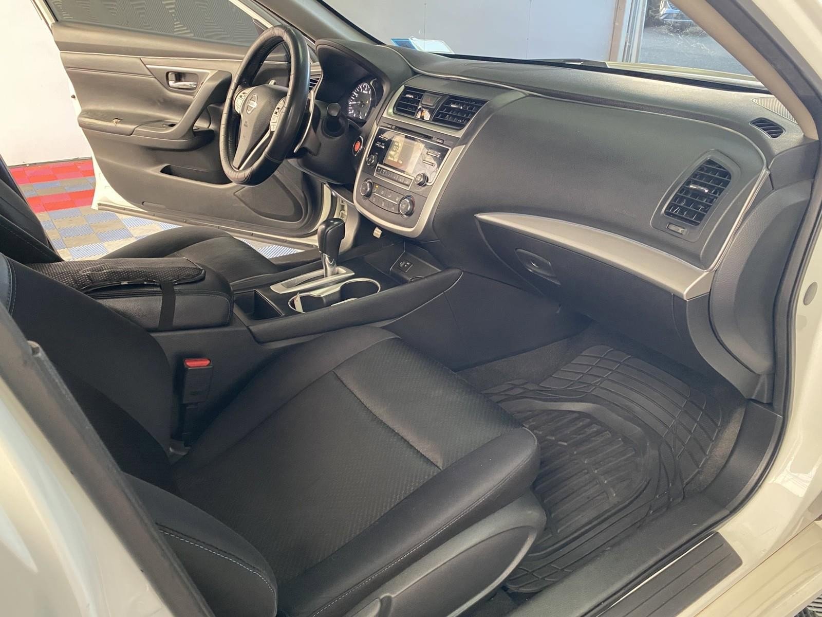 Used 2017 Nissan Altima 2.5 SR w/ Midnight Edition Package image 8
