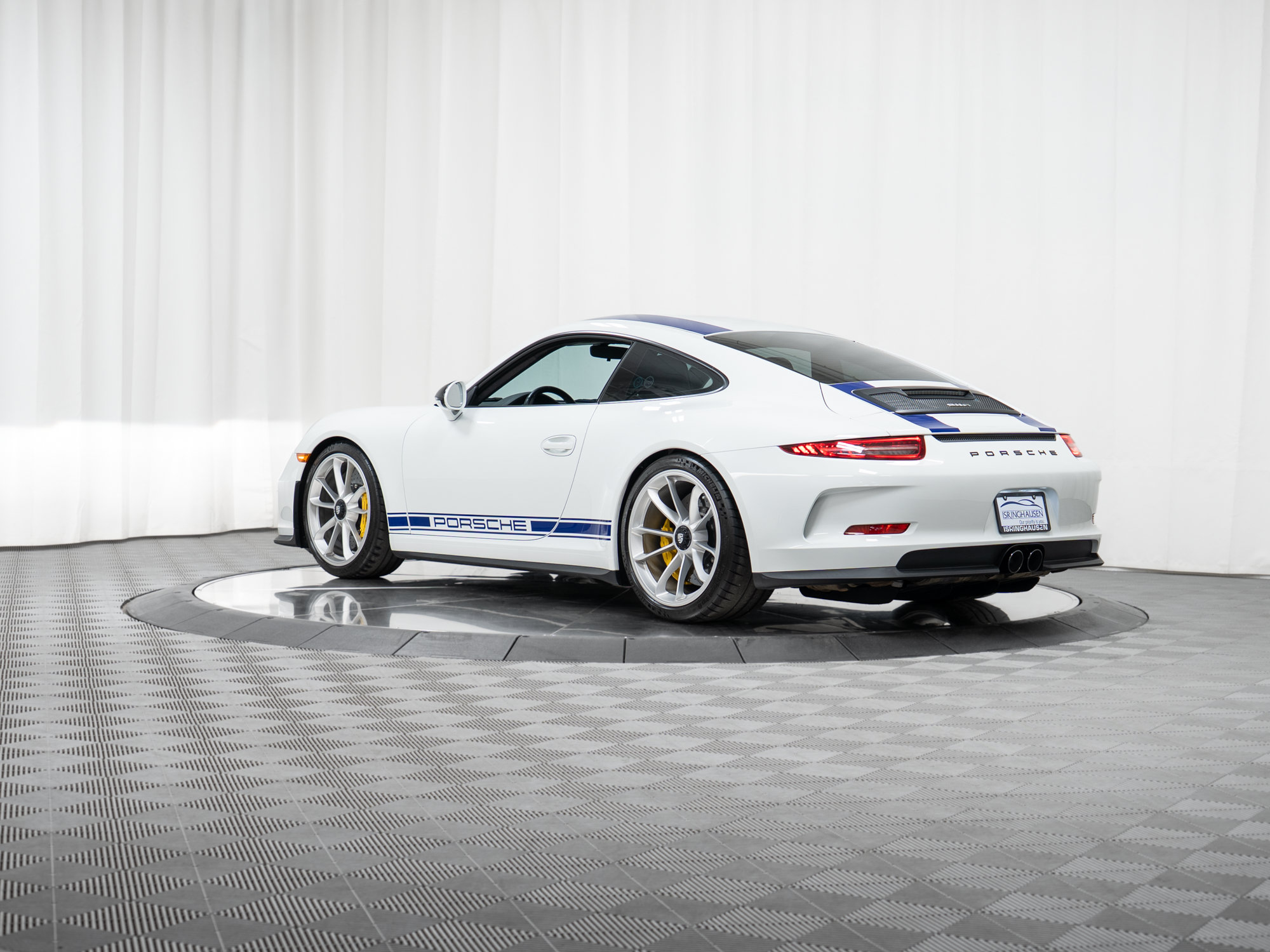 Certified 2016 Porsche 911 R RWD image 38