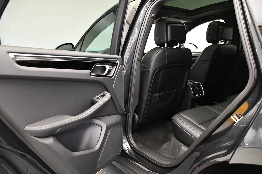 Certified 2025 Porsche Macan Turbo image 43