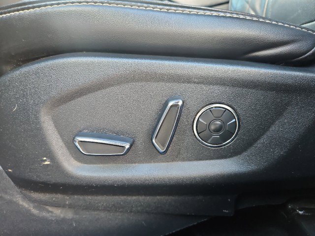 Used 2017 Ford Explorer Platinum image 12