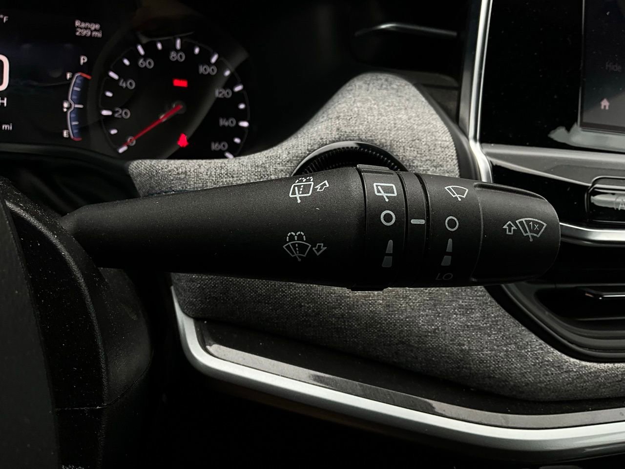 Used 2025 Jeep Compass Latitude image 37