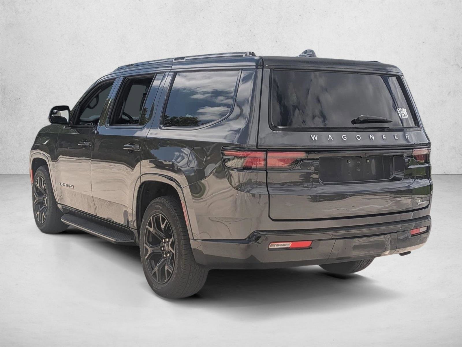 Used 2022 Jeep Wagoneer Series II RWD image 7